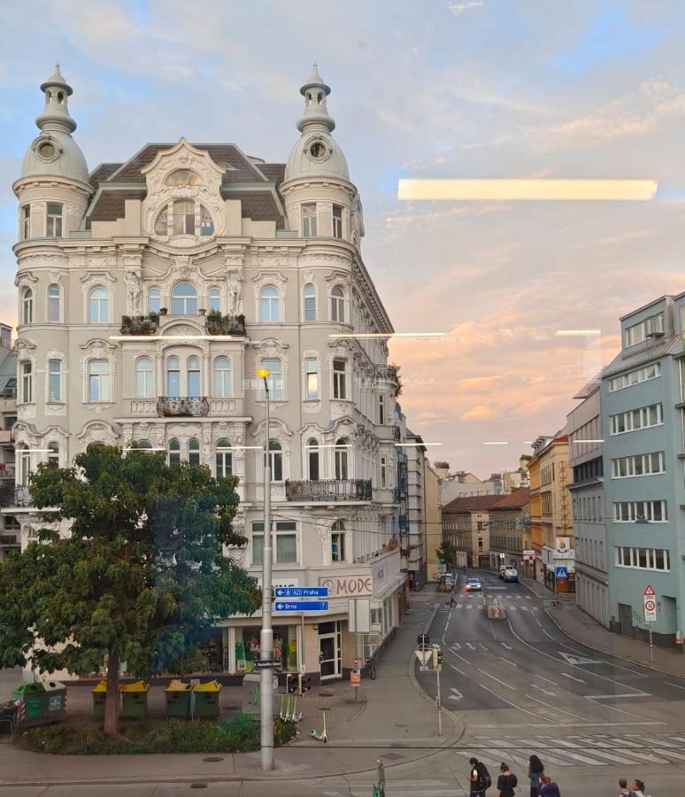 Central Mariahilfer Apartment 5 Min To The Schoenbrunn Palace And City Shopping Center Viyana Dış mekan fotoğraf