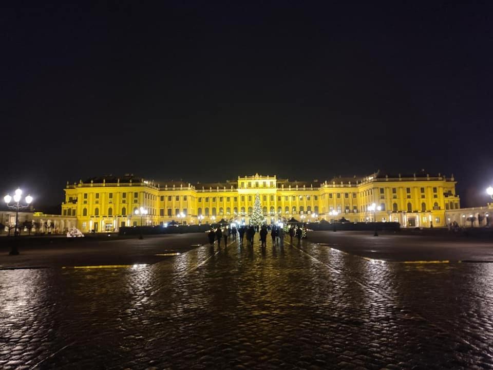 Central Mariahilfer Apartment 5 Min To The Schoenbrunn Palace And City Shopping Center Viyana Dış mekan fotoğraf