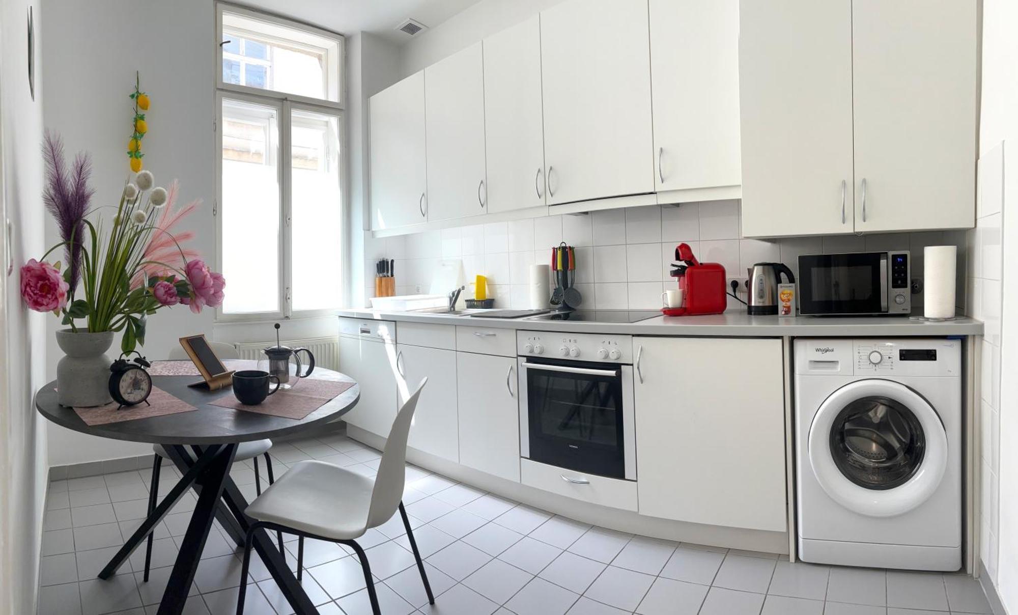Central Mariahilfer Apartment 5 Min To The Schoenbrunn Palace And City Shopping Center Viyana Dış mekan fotoğraf