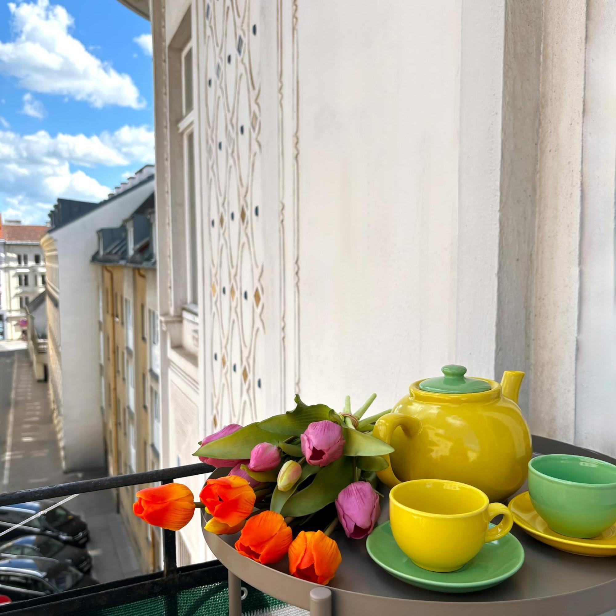 Central Mariahilfer Apartment 5 Min To The Schoenbrunn Palace And City Shopping Center Viyana Dış mekan fotoğraf