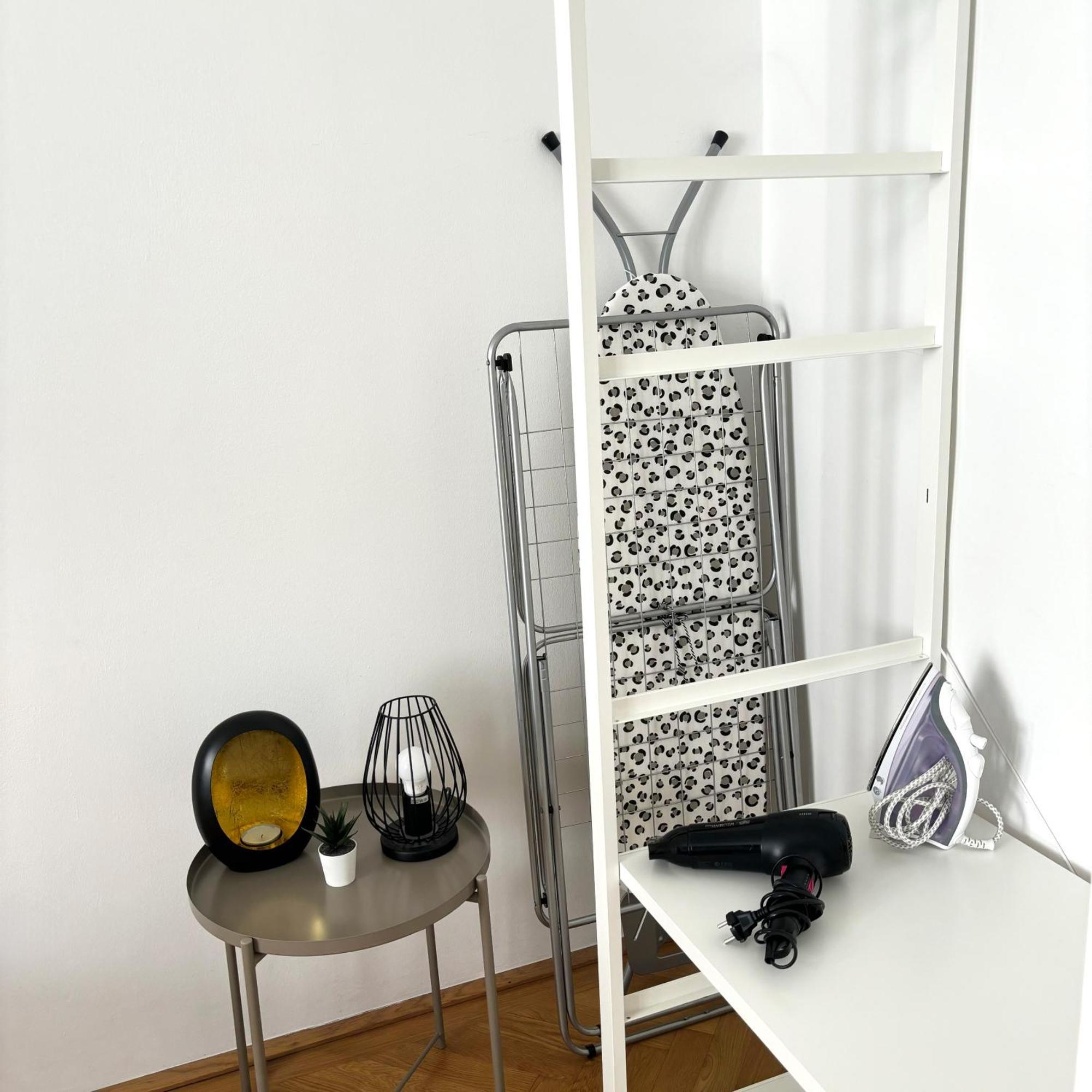 Central Mariahilfer Apartment 5 Min To The Schoenbrunn Palace And City Shopping Center Viyana Dış mekan fotoğraf