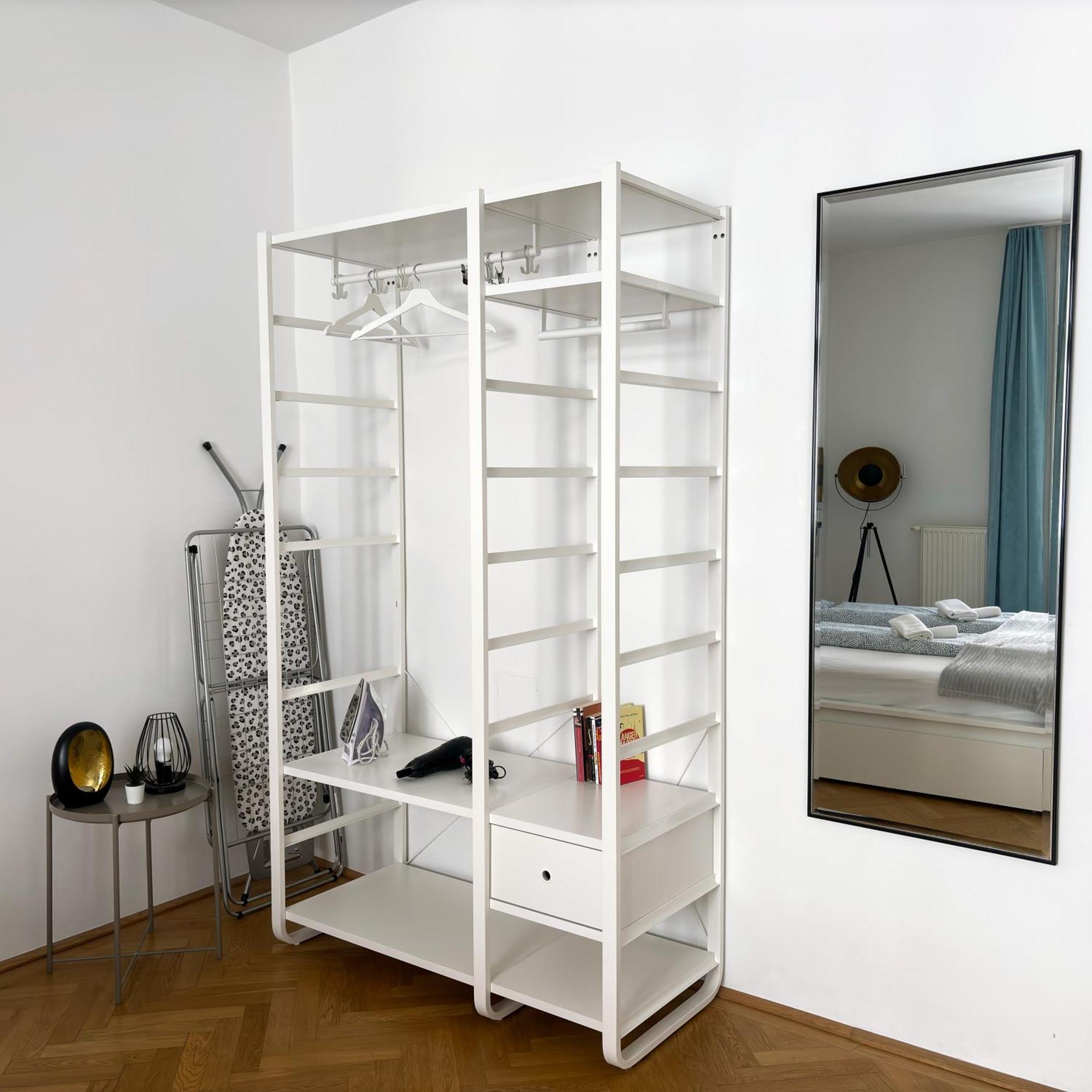 Central Mariahilfer Apartment 5 Min To The Schoenbrunn Palace And City Shopping Center Viyana Dış mekan fotoğraf